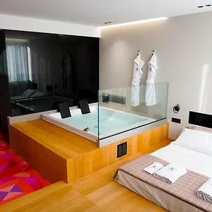 Zoe Luxury , Aeroporto di Catania Fontana Rossa Italia